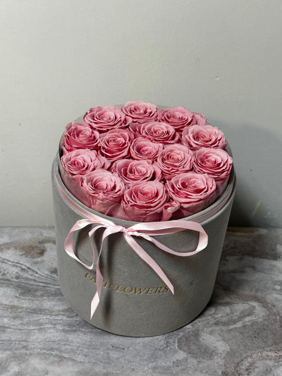 15 Flat Roses with Initial